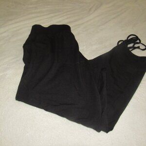 Lululemon Black W/ ties at bottoms  Size 8 USED